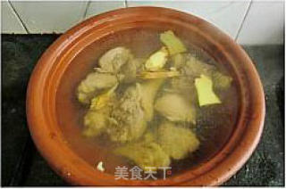当归老姜鸭肉煲的做法步骤：2