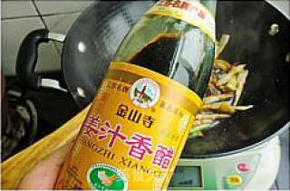 泡椒笋烧鱼块的做法步骤：2