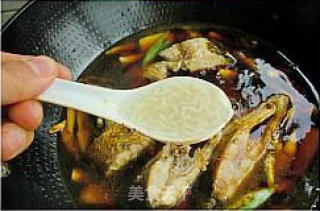 泡椒笋烧鱼块的做法步骤：2