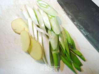 老北京的宫廷风味著名大菜“乌龙吐珠”的做法步骤：3