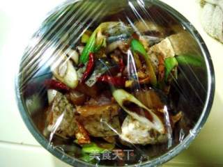 春节家宴美味饮酒小菜“五香熏鱼”的做法步骤：4
