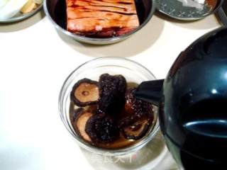 家宴大菜“千连福万字扣肉”的做法步骤：4