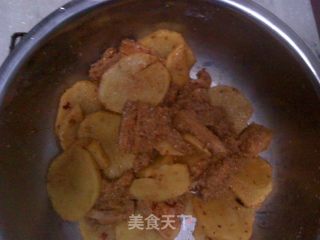 【老桃七厨房】粉蒸肉的做法步骤：3