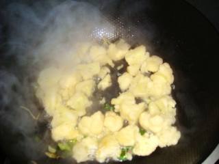 西红柿菜花炒鸡蛋的做法步骤：4