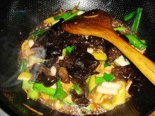 鸡蛋肉丝炒三样的做法步骤：4