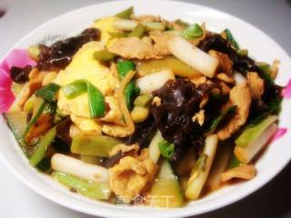 鸡蛋肉丝炒三样的做法步骤：4