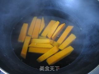 咸蛋黄焗南瓜条的做法步骤：2