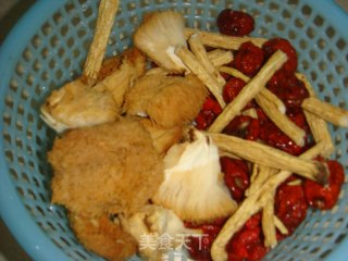 猴头菇炖鸡的做法步骤：2