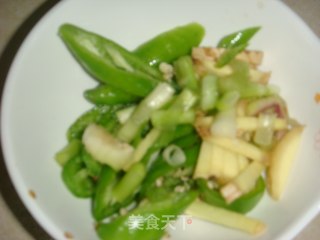 鸭杂绿豆芽的做法步骤：2