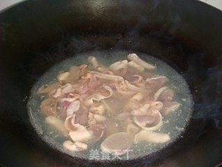 鸭杂绿豆芽的做法步骤：2