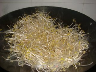鸭杂绿豆芽的做法步骤：2