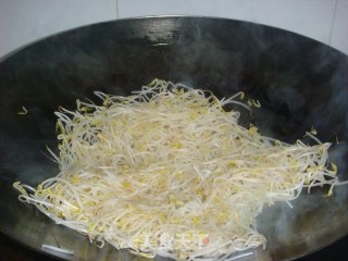 鸭杂绿豆芽的做法步骤：2