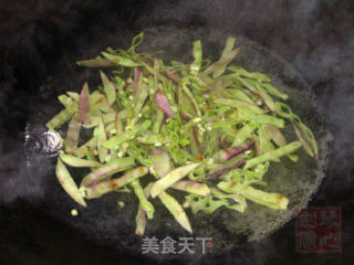 扁豆炒千张的做法步骤：2