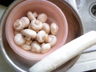 【老桃七厨房】山药蘑菇煲仔饭的做法步骤：2