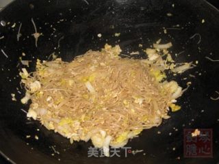 鸡蛋炒米线的做法步骤：4
