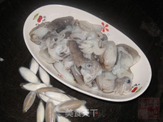 姜葱墨鱼仔的做法步骤：4