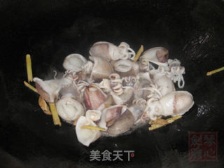 姜葱墨鱼仔的做法步骤：4