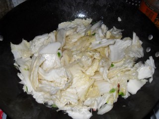 白菜炖冻豆腐的做法步骤：2
