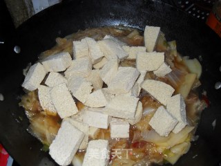 白菜炖冻豆腐的做法步骤：2