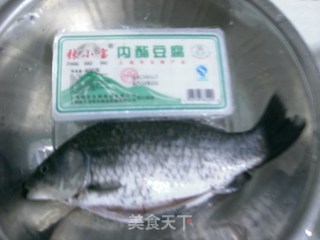 【老桃七厨房】鲫鱼豆腐汤的做法步骤：2