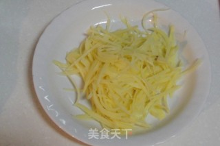 五花土豆丝的做法步骤：2