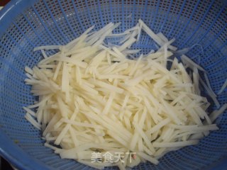 凉拌土豆丝的做法步骤：2