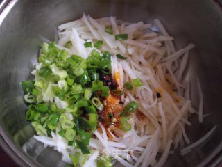 凉拌土豆丝的做法步骤：2