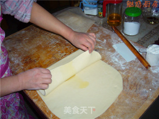 百姓家的普通饭---馒头、椒盐花卷和发面油饼的做法步骤：2