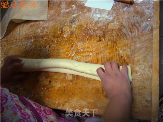 百姓家的普通饭---馒头、椒盐花卷和发面油饼的做法步骤：2