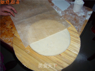 百姓家的普通饭---馒头、椒盐花卷和发面油饼的做法步骤：2