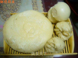 百姓家的普通饭---馒头、椒盐花卷和发面油饼的做法步骤：2
