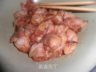 香菇炖鸡的做法步骤：2
