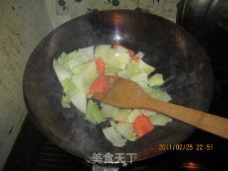 豆瓣酱辣炒年糕的做法步骤：2