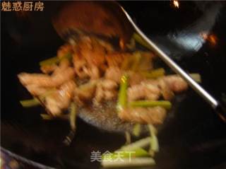 每周不可少的菜菜---芹菜木耳的做法步骤：2
