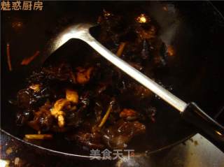 每周不可少的菜菜---芹菜木耳的做法步骤：2