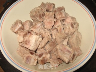 土豆焖排骨的做法步骤：2