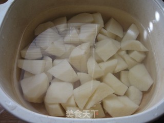 土豆焖排骨的做法步骤：2
