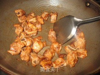 土豆焖排骨的做法步骤：2
