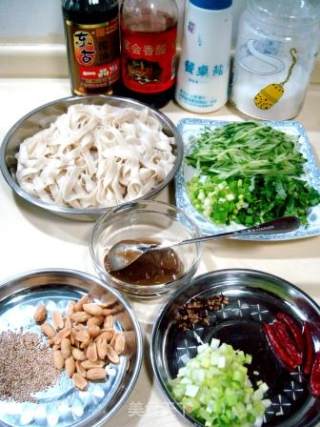 快捷美味“香辣热拌面”的做法步骤：5
