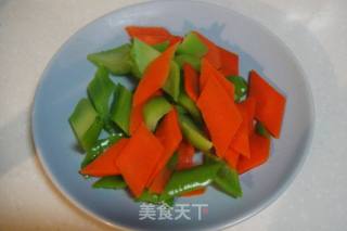 回锅肉盖浇蝴蝶面的做法步骤：2