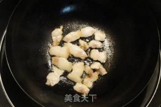 回锅肉盖浇蝴蝶面的做法步骤：2