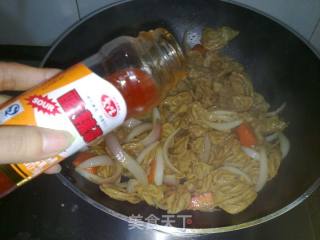 【洋葱炒豆腐卷】的做法步骤：4