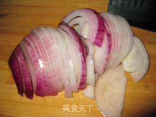 宝宝菜谱——洋葱炒鸡蛋的做法步骤：2