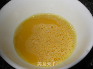 宝宝菜谱——洋葱炒鸡蛋的做法步骤：2
