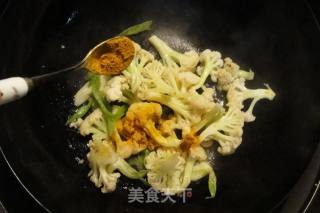 咖喱菜花的做法步骤：2