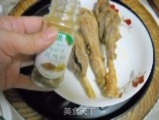 孜然黑椒寸骨的做法步骤：2