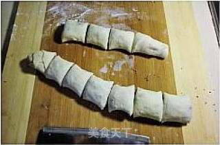 芝麻椒盐烧饼的做法步骤：2
