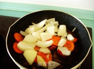 回锅肉的做法步骤：2