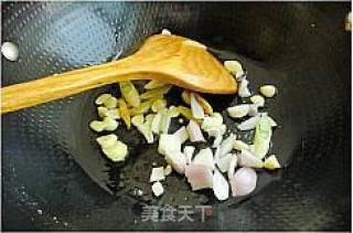 炖咖喱牛肉的做法步骤：2