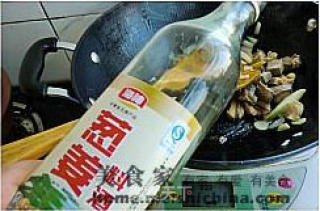 炖咖喱牛肉的做法步骤：2